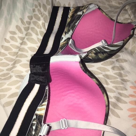Vs pink bra - Picture 3 of 4